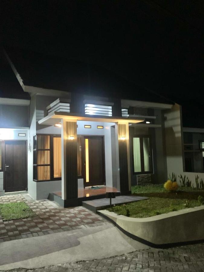 Guest House / Homestay Bukit Mutiara Residence Ngingas Bagian luar foto